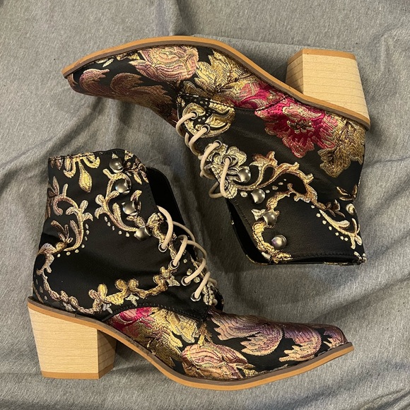 Shoes - Floral satin lace up booties. Size 7.5/38.